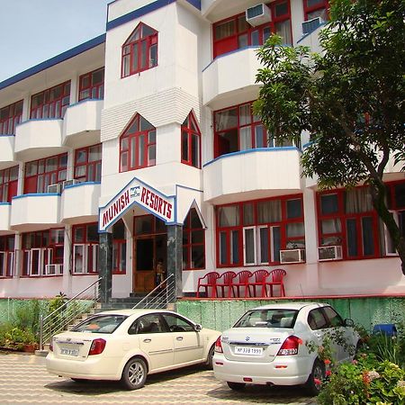 Munish Resorts Манди Екстериор снимка