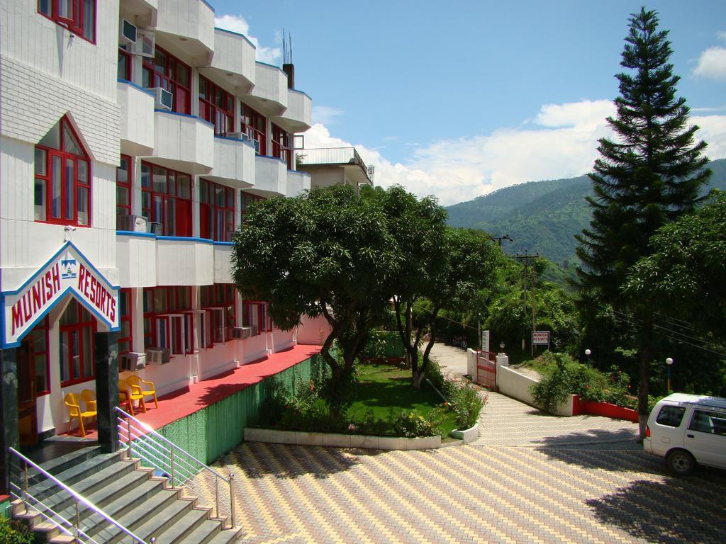 Munish Resorts Манди Екстериор снимка